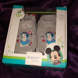 Disney 6-12 months Snow White Soft Shoes!
